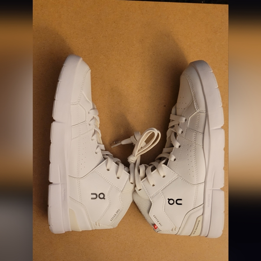 On Running walking sneakers women's Roger Clubhouse mid